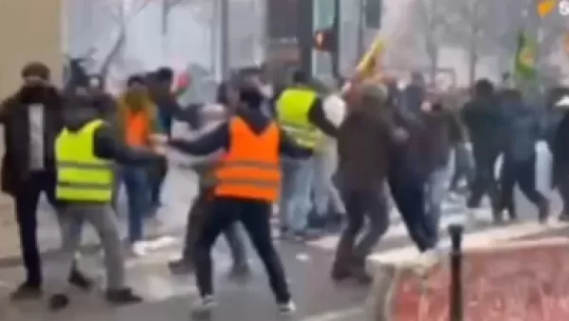 Փարիզում հարյուրավոր քրդեր ցույցի են դուրս եկել