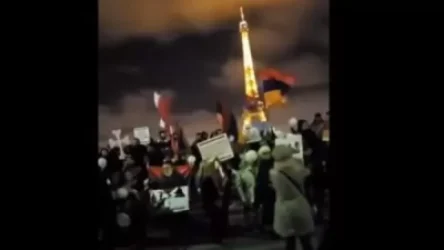 ՏԵՍԱՆՅՈՒԹ. Էյֆելյան աշտարակի դիմաց մի խումբ հայեր ակցիա են իրականացրել՝ ի պաշտպանություն Արցախի