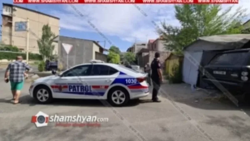 Արտակարգ դեպք Երևանում. Range Rover-ը մխրճվել է բնակչի ավտոտնակի մեջ, վնասելով կայանված Opel-ը. կա վիրավոր. shamshyan. com