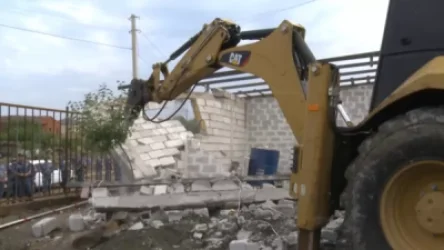 ՏԵՍԱՆՅՈՒԹ․ Շարունակվում են ինքնակամ շինությունների ապամոնտաժման աշխատանքները