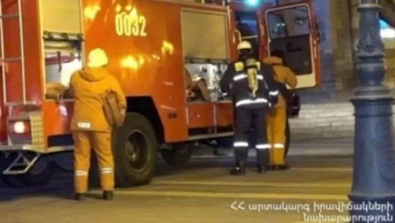 Հրդեհ՝ «1 ԲԻՍ» կանչով․ Երևանի Էրեբունի փողոցում 5 հարկանի շենքի տանիք է այրվել