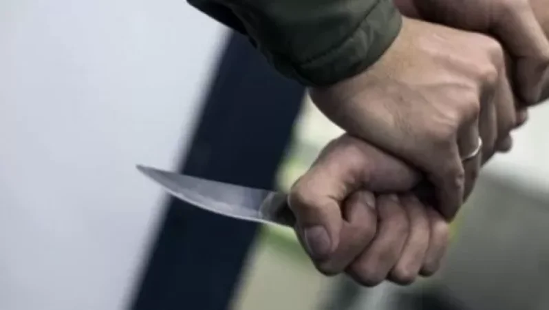 Հաշվեհարդար տեսնելու համար ներխուժել են տան բակ, վնասել ավտոմեքենան, քաշքշել և հայհոյել են մորն ու կնոջը