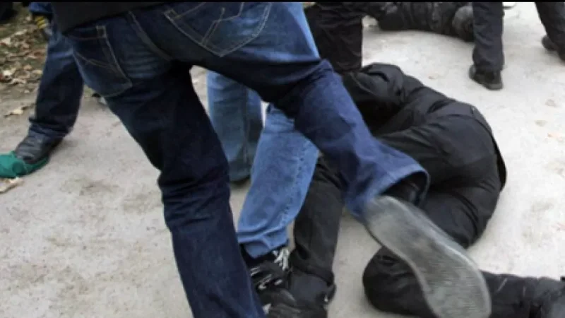 Գյումրիում շիրակցի պաշտոնյաների մասնակցությամբ ծեծկռտուք է եղել. Aravot