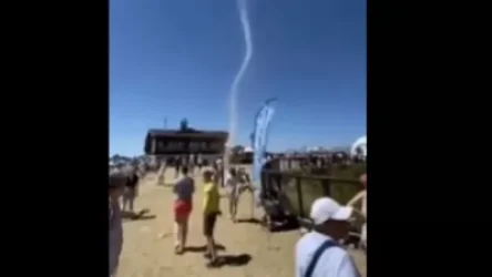 Սոչիում զբոսաշրջիկները ականատես են եղել ավազի պտտահողմի