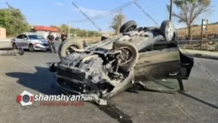 Nissan X-Trail-ը տապալել է քարե պարիսպն ու գլխիայր հայտնվել ճանապարհի մեջտեղում. կան վիրավորներ