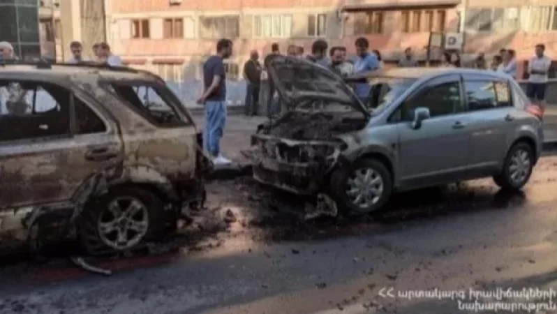 Սարյան փողոցում այրվել է երկու ավտոմեքենա. տուժածներ չկան