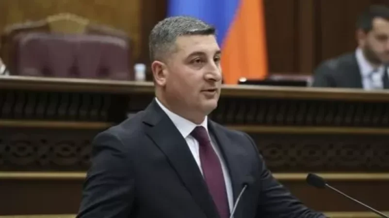 Ի՞նչ քայլեր են ձեռնարկվում հին շենքերը նորերով փոխարինելու ուղղությամբ. Սանոսյանը պատասխանեց հարցին