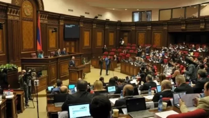 Հեռացող ԱԺ-ն իր վերջին արտահերթ նստաշրջանն է գումարել. օրակարգում 6 հարց է