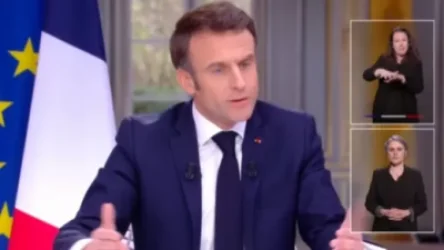 ՏԵՍԱՆՅՈՒԹ. Ինչպես է Մակրոնն աննկատ հանում ձեռքի ժամացույցը