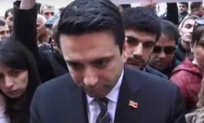 «Յանի շատ չաղ ազգ ե՞նք»․Ալեն Սիմոնյանը՝ ցուցարարներին«Յանի շա՞տ չաղ ազգ ենք»․Ալեն Սիմոնյանը՝ ցուցարարներին