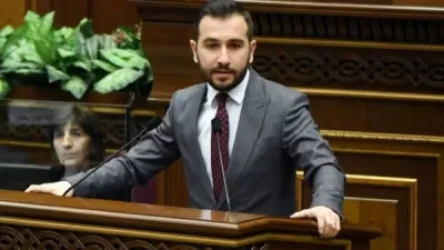 Վերահսկե´ք Ձեր էմոցիաները, ինչպես ես` տարիքով երիտասարդ պատգամավորս. Կոնջորյանը` Մինասյանին