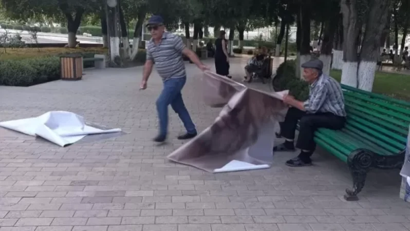 «Երբ երեխուս կտան, էդ ժամանակ թող կանցեռտ տան». պատռել են Անդրեի պաստառը