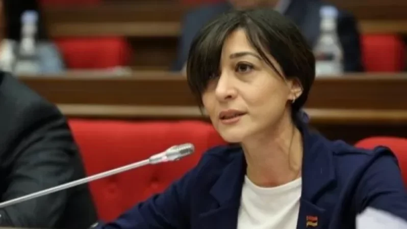 Լավա տանկով չեք եկել Երևան. Արփի Դավոյանը՝ Վահե Հակոբյանին