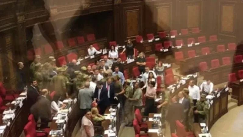 ԱԺ միջադեպի հեռարձակման արգելքը հակասում է Սահմանադրության 42-րդ, 51-րդ հոդվածներին. Իոաննիսյան