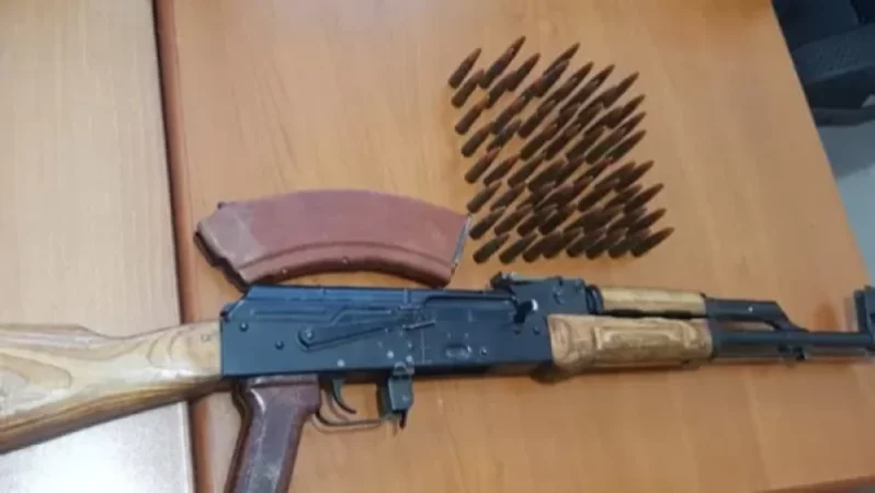 Ոստիկանության բաժիններում ապօրինի զենք-զինամթերք են հանձնել