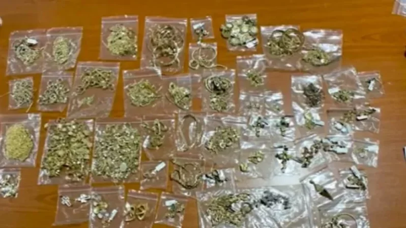 Հայտնաբերվել են մաքսային հսկողությունից թաքված 1571 գրամ ընդհանուր քաշով ոսկյա զարդեր