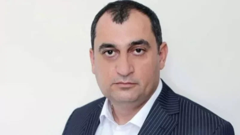 Առավոտից ինձ հետապնդել են, քաշքշել` թույլ չտալով փաստաթղթեր ներկայացնել. ընդդիմադիր գործիչը` ոստիկանների կողմից բերման ենթարկվելու մասին