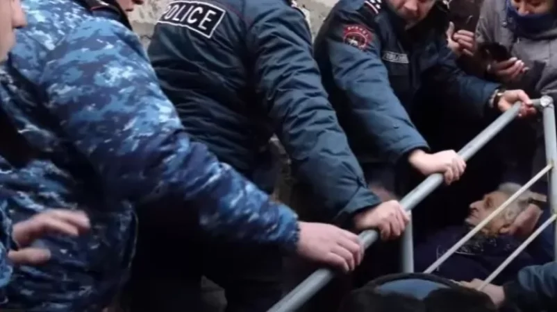 Հարկադիրը Ֆիրդուսում տեղի ունեցած միջադեպի վերաբերյալ պարզաբանում է տարածել