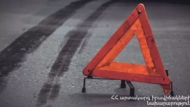 Սևան-Իջևան ավտոճանապարհին Opel-ը բախվել է կայանված բեռնատարին