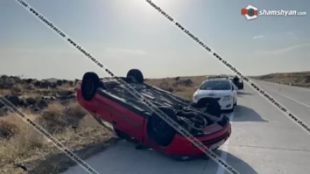 Խոշոր ավտովթար՝ Արագածոտնի մարզում. Opel-ը գլխիվայր շրջվել է, Ford-ն էլ դուրս է եկել երթևեկելի գոտուց