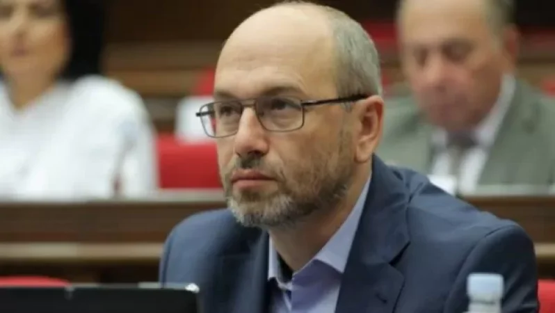 Գեղամ Նազարյանին ԱԺ-ից տեղափոխեցին հիվանդանոց. Mediahub