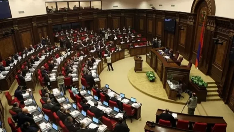 ԱԺ անվտանգության աշխատակիցները սպառնացել են NEWS.am-ի օպերատորին և ջնջել նիստերի դահլիճում ծեծկռտուքի տեսանյութը