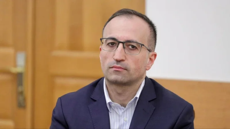 Թորոսյանը՝ կենսաթոշակ ստանալու համար, բանկային քարտ չունեցողների մասին