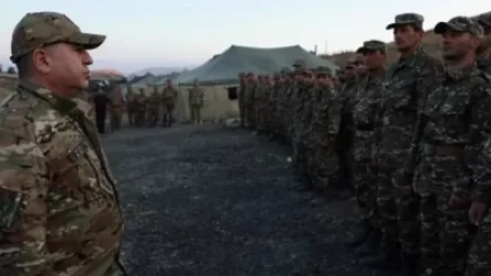 Կարապետյանը հանդիպել է եռամսյա հավաքների մասնակիցներին