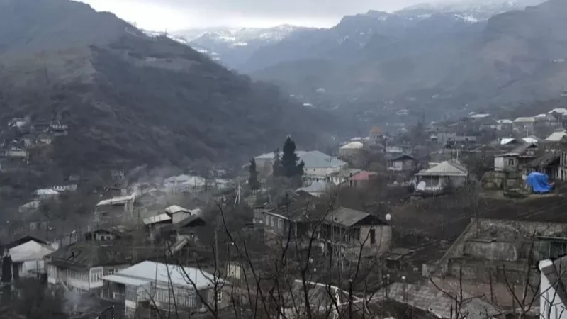 Սահմանամերձ Մովսեսում անհայտ անձիք ծակել են անվադողեր, վառել անասնակերը. գյուղացիները հերթապահություն են սահմանել