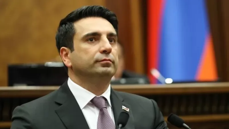 «Պաշտպանության նախարարն այս ամենի հետ չի կարող որևէ կապ ունենալ». Սիմոնյանը՝ վաշտի կացարանում բռնկված հրդեհի մասին