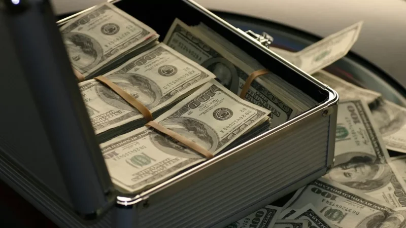 Երևանի հյուրանոցներից մեկից աշխատակիցները գողացել են ՌԴ քաղաքացու պայուսակը, որի մեջ կար 6 հազար ԱՄՆ դոլար