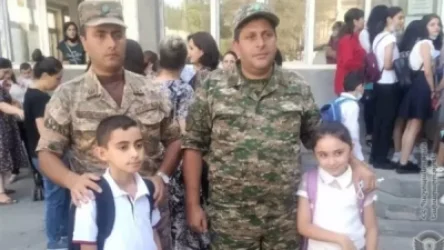 ԼՈՒՍԱՆԿԱՐ. Սպաները դպրոց են ուղեկցել զոհված զինծառայակիցների երեխաներին