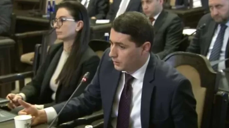 Ըստ Արգիշտի Քյարամյանի` բենզինով վառարանը վառելու վարկածը հիմնավորվում է. ականատեսը ցուցմունք է տվել