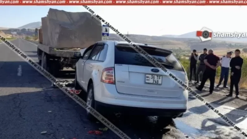 Խոշոր ավտովթար Կոտայքի մարզում. Ford-ը բախվել է ապառաժ քարեր տեղափոխող КамАЗ-ի հետնամասին. կա վիրավոր. Shamshyan. com