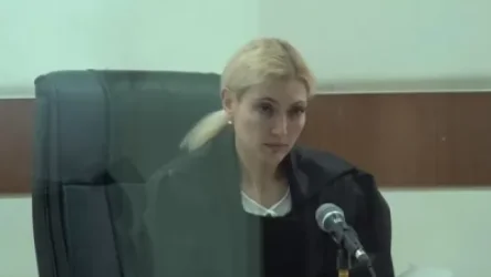 Փաստաբանը լքել է դահլլիճը` համարելով, որ դատավորն օբյեկտիվ չէ. Քոչարյանի և Գեւորգյանի գործով նիստը 3 շաբաթով էլ հետաձգվեց