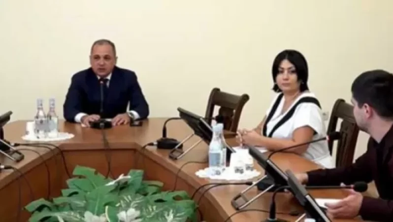 Էկոնոմիկայի փոխնախարարի չներկայանալու պատճառով ԱԺ տնտեսական հարցերի հանձնաժողովի նիստն անժամկետ հետաձգվեց