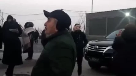 ՏԵՍԱՆՅՈՒԹ․ Նիկոլ Փաշինյանին տեսնելուն պես զոհված զինծառայողների հարազատները վանկարկեցին՝ «թուրք», «դավաճան»