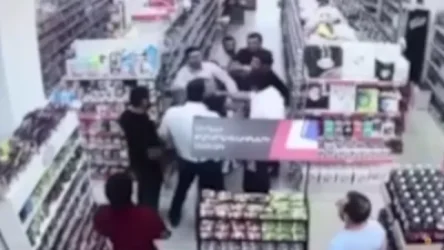 ՏԵՍԱՆՅՈՒԹ․ Սուպերմարկետի սեփականատերն ու նրա որդին ծեծել են անվտանգության ծառայության պետին․ որդուն բերման են ենթարկել