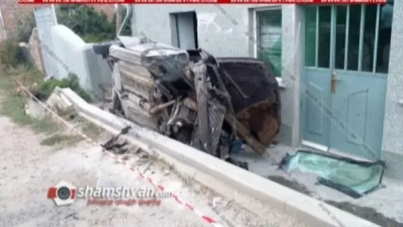 25-ամյա վարորդը Opel-ով բախվել է շինության պատին և կողաշրջվել. մայրը հիվանդանոցի ճանապարհին մահացել է