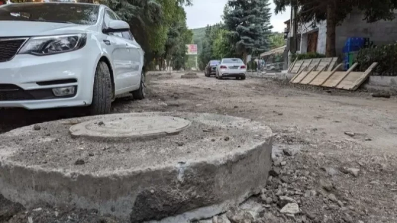 Սա Ծաղկաձորն է. ամիսներ շարունակ փողոցների մեծ մասի ասֆալտը քերած է՝ նորն էլ չկա. Կարեն Հարությունյան