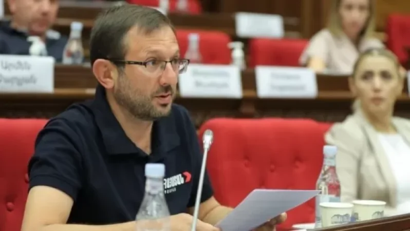 ՀՔԾ պետը խաբել է Եվրամիությանը, կեղծ գումար է լցրել հաշվի վրա, որ աղջիկը կարողանա մեկնել Եվրոպա. Մանուկյան