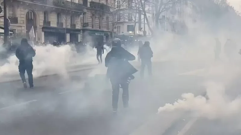 Փարիզում 23 մարդ է բերման ենթարկվել կենսաթոշակային բարեփոխումների դեմ անկարգությունների ժամանակ