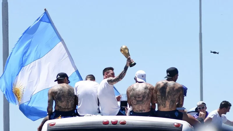 Մեսսին պատվի պտույտը կատարել է կեղծ գավաթով. Դի Մարիան պատմել է զավեշտալի դեպքի մասին