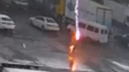 ՏԵՍԱՆՅՈՒԹ․ 18+ Տեսախցիկը ֆիքսել է՝ ինչպես է կայծակը հարվածում տղամարդուն