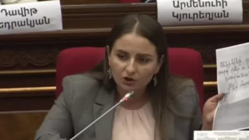 «Չեք մարսելու». պատգամավորը Փաշինյանին ցույց տվեց Քարվաճառի աղջկա նամակը՝ «թուրք շներին ու հայ դավաճաններին»