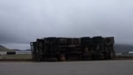 Վարորդը հայտնվել է մեքենայի տակ․ Կապան-Գորիս ճանապարհին «KamAZ»-ը դուրս է եկել ճանապարհից