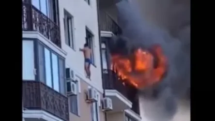 ՏԵՍԱՆՅՈՒԹ․ Անապայի բնակիչը դուրս է եկել հրդեհվող բնակարանի պատուհանից և մնացել բարձրահարկի վրա