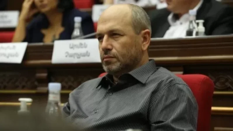 «Հարցն ուղղելուց հետո, նիկոլի պատասխանից հետո երկար ժամանակ ծանր հոգեվիճակի մեջ էի»․ Նազարյանը՝ իրեն վիրավորելու մասին