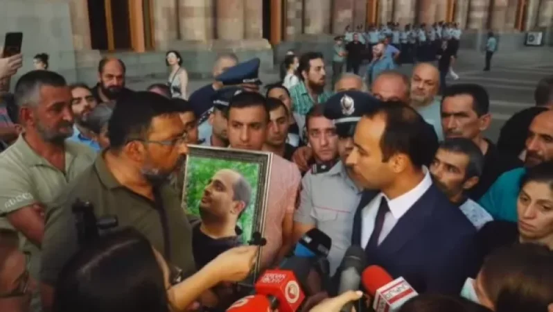 Կարող եք հերքել, որ միջոցառման համար բերած տեխնիկան Թուրքիայից ու թուրքական մեքենաներով չի բերվել․ ակցիայի մասնակիցը՝ Նաիրի Սարգսյանին