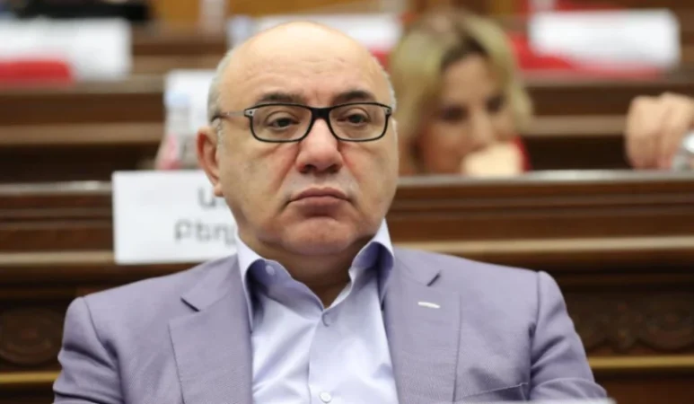 ՌԴ-ում ՀՀ դեսպանի «սև ցուցակ»-ում ավելի քան 550 անուն կա. «Փաստ»